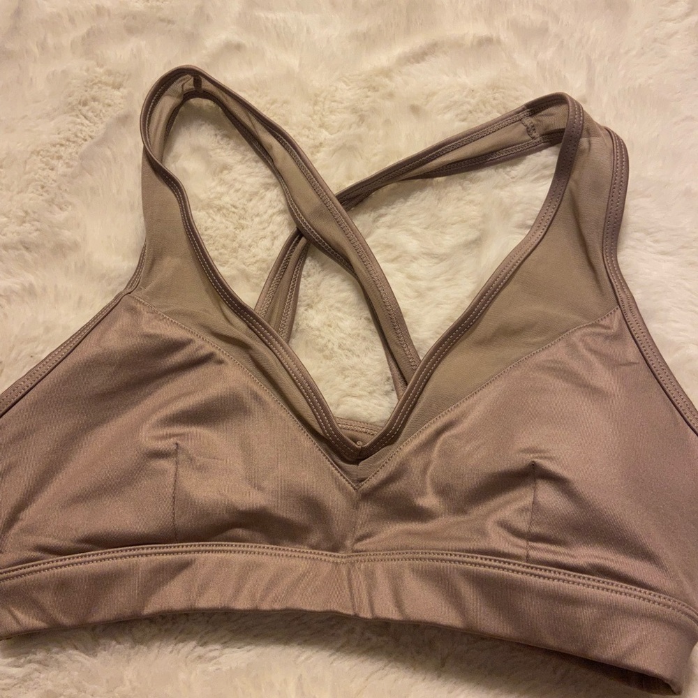 NWOT ALO Yoga padded sports bra crisscross size M